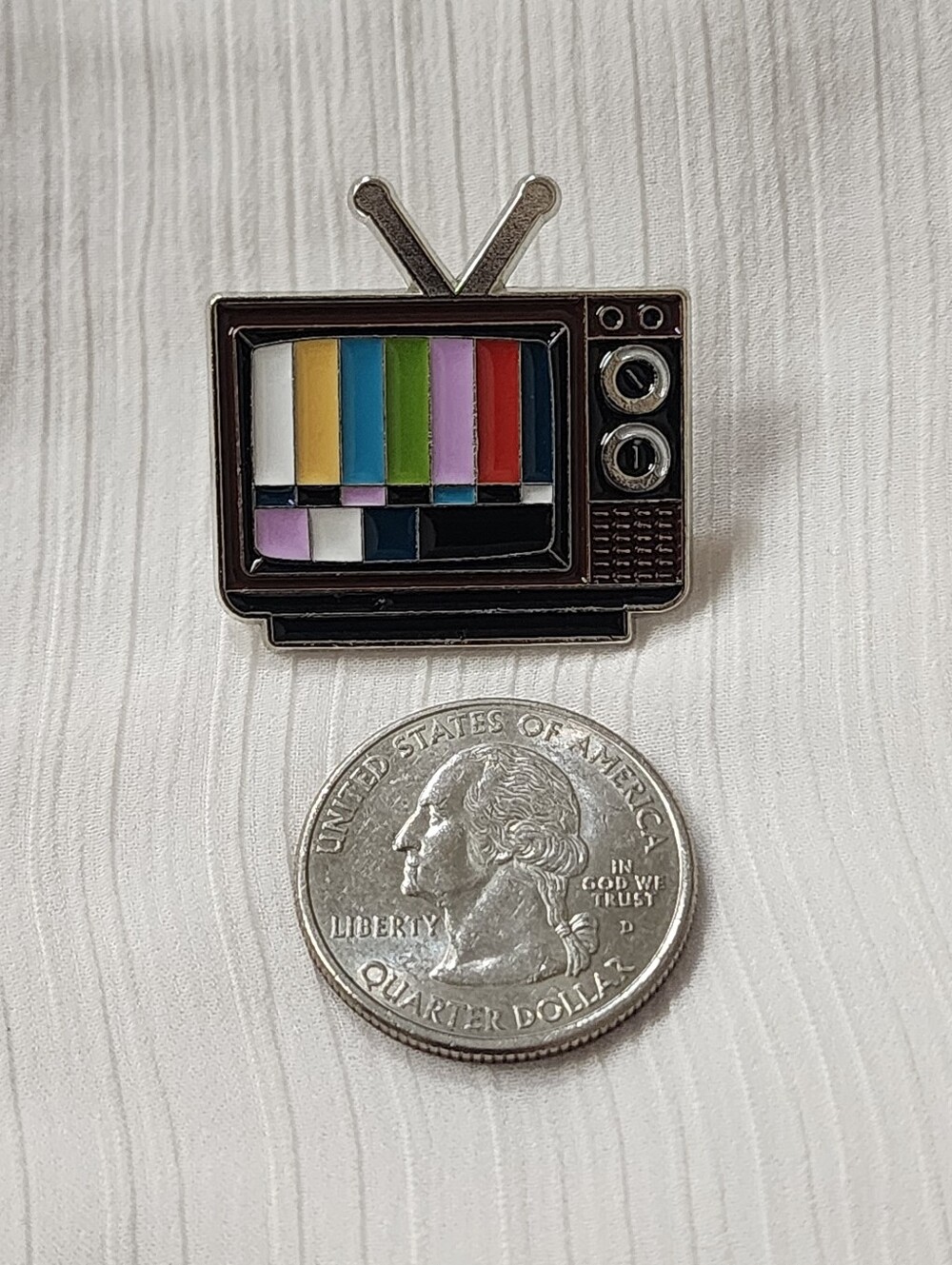 ✨️ 📺 "Retro Television Test Pattern" Enamel Pin - Picture 3 of 4